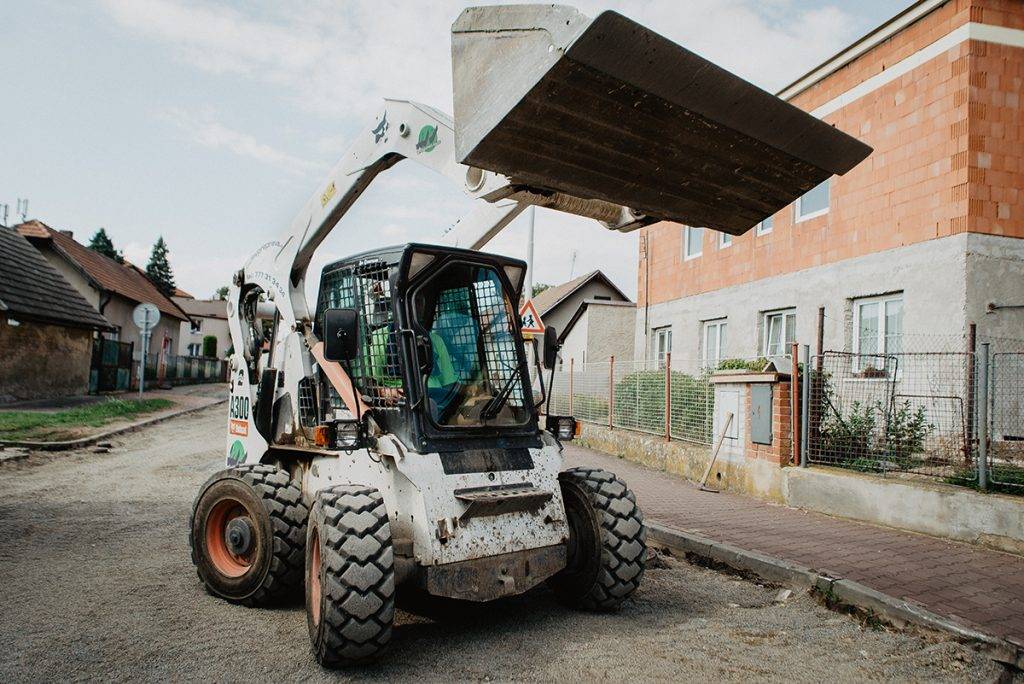 Smykem řízený nakladač BOBCAT A300 | MV Přeprava – nákladní přeprava, demoliční práce, zemní práce, zpracování odpadu