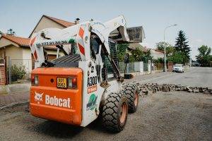 Smykem řízený nakladač BOBCAT A300 | MV Přeprava – nákladní přeprava, demoliční práce, zemní práce, zpracování odpadu